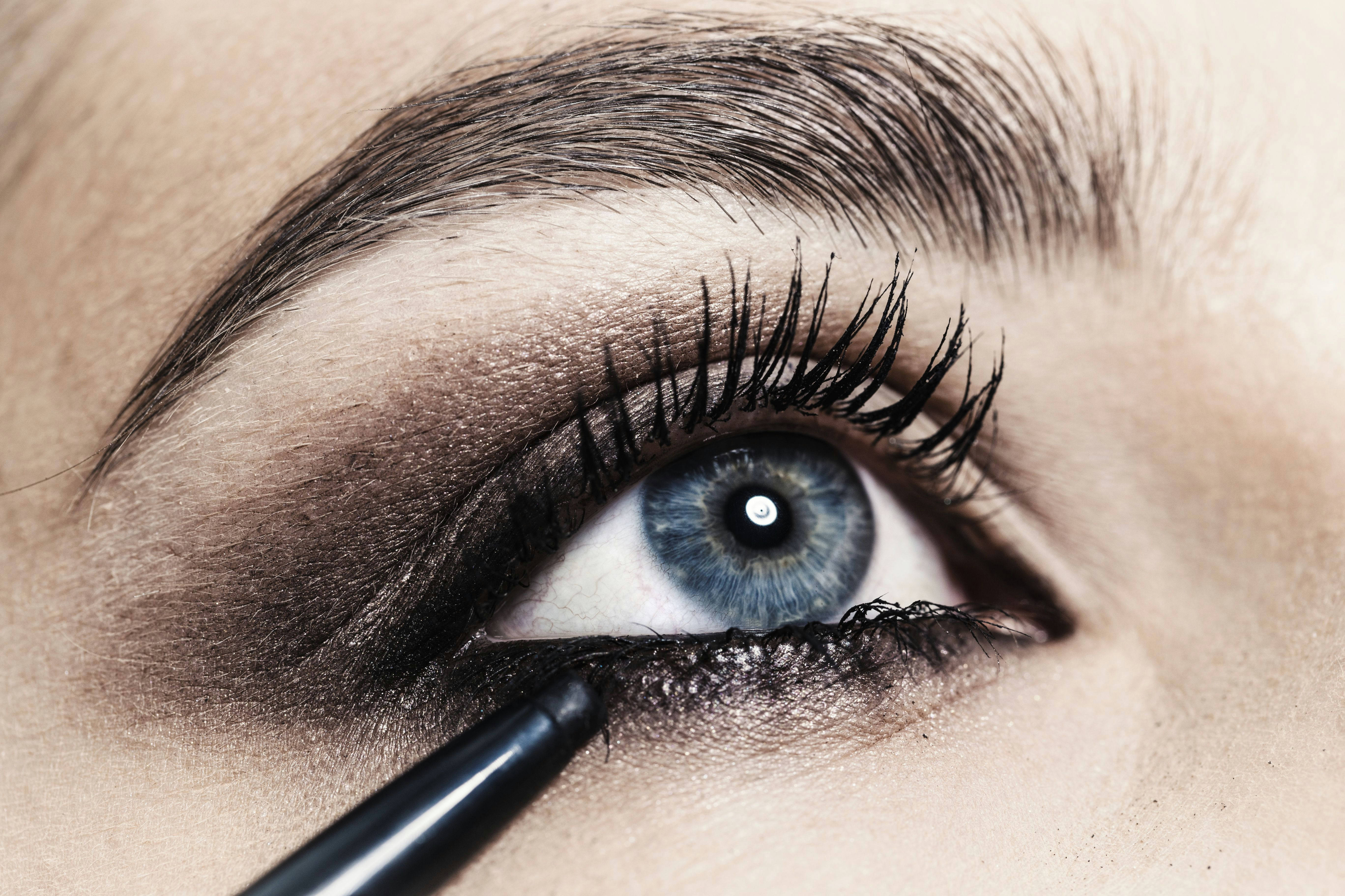 Drawing Eye Makeup On Hand 10 Easy Tricks to Applying Pencil Eyeliner