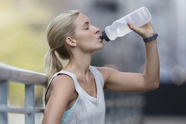 Drawing Of A Girl Drinking Water How Much Water Should You Drink In A Day the Easy Wee Test to Tell