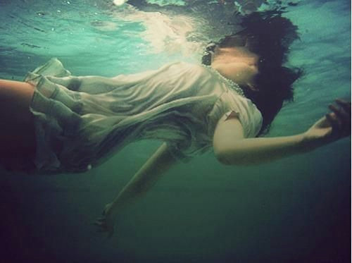 Drawing Of Girl Underwater Photograhs Of Sad Woman Google Search A I I I I A