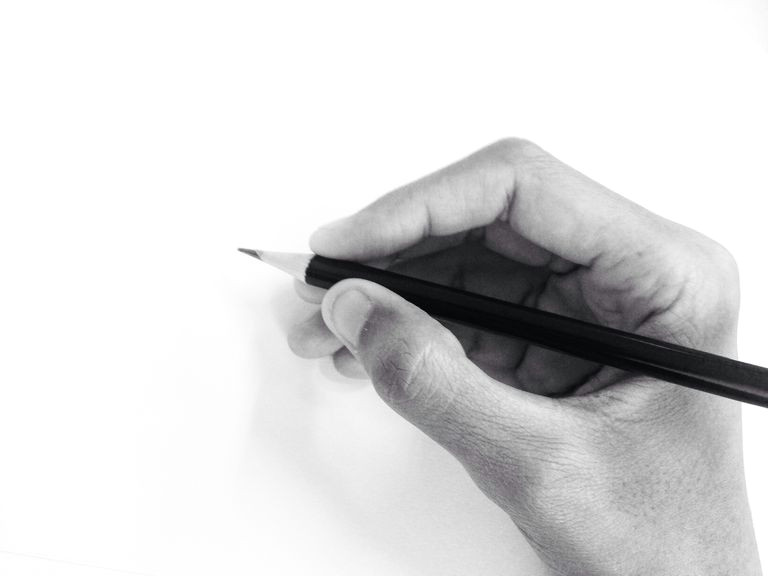 Drawings Of Hands Holding A Pencil the Right Way to Hold A Pencil for Drawing